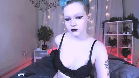 Nicole online show from January 3, 11:33 pm