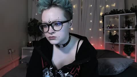 Nicole online show from January 8, 11:52 pm