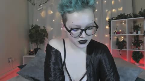 Nicole online show from January 9, 8:44 pm
