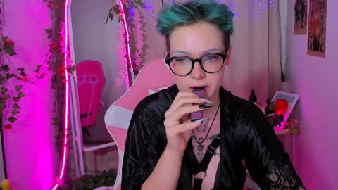 Nicole online show from February 1, 3:19 am