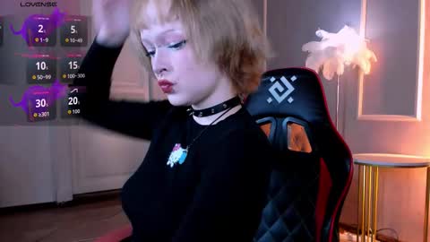 Nicole online show from October 9, 1:42 pm