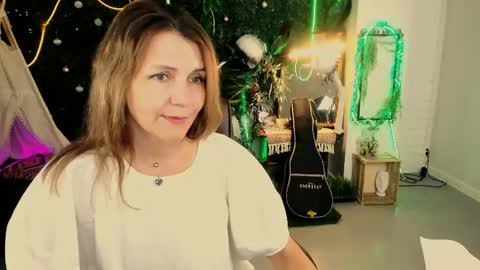 nicolehits online show from May 6, 1:16 pm