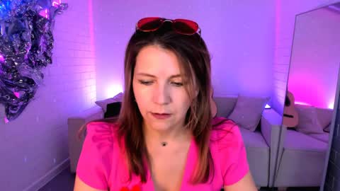 nicolehits online show from May 15, 1:18 pm