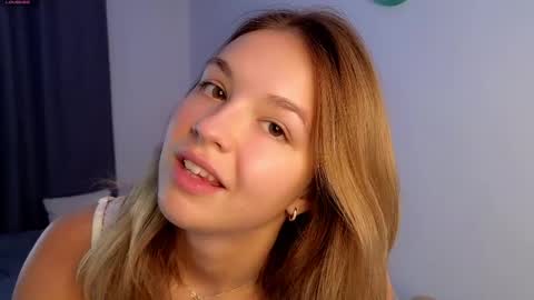 Snapshot of nicolelevis chatting on May 17, 7:32 pm Nicole online show from May 17, 7:32 pm