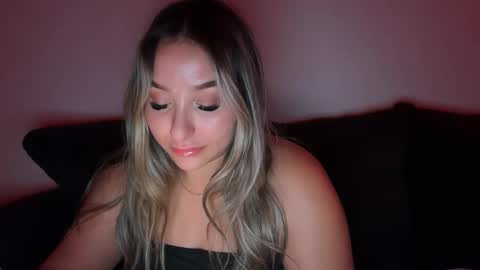 Snapshot of nicolelovesyou444 chatting on October 22, 12:27 pm nicolelovesyou444 online show from October 22, 12:27 pm