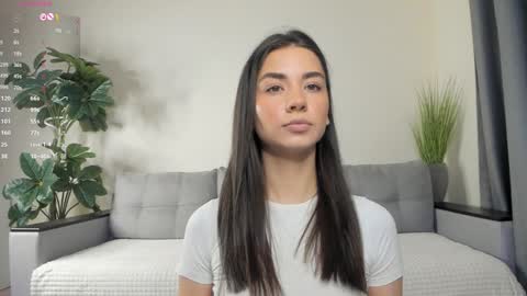 Snapshot of nicoleluuv chatting on January 24, 1:14 pm Dua Lipa online show from January 24, 1:14 pm