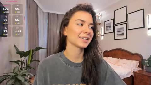 Snapshot of nicoleluuv chatting on October 30, 1:12 pm Dua Lipa online show from October 30, 1:12 pm
