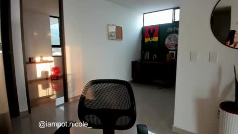 Nicole Manson online show from March 3, 10:31 pm