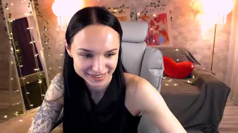 Snapshot of nicolemerz chatting on June 19, 4:11 pm Nicole online show from June 19, 4:11 pm