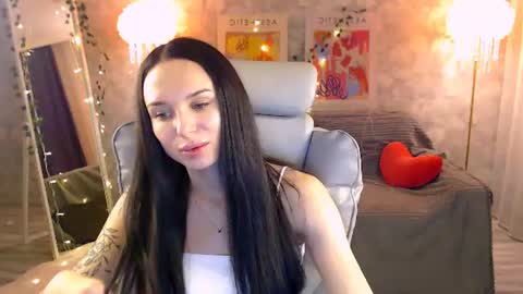 Nicole online show from June 21, 5:04 pm