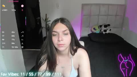 Nicol independent model online show from March 23, 3:05 pm