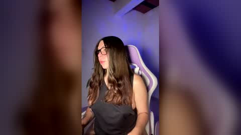 Snapshot of nicolepeachx chatting on April 19, 3:11 pm Nicol independent model online show from April 19, 3:11 pm