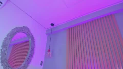 Nicole online show from December 1, 8:25 pm