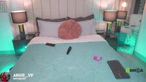 nicoleth18 online show from March 12, 11:38 am