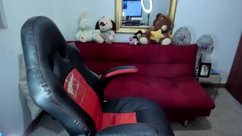 Snapshot of nicolettcolin chatting on December 9, 11:24 pm Nicolettcolin  online show from December 9, 11:24 pm