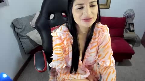 Snapshot of nicolettcolin chatting on December 30, 11:38 pm Nicolettcolin  online show from December 30, 11:38 pm