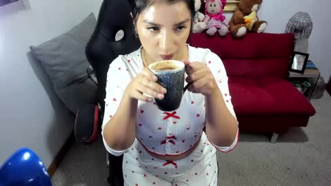 Snapshot of nicolettcolin chatting on February 1, 12:40 am Nicolettcolin  online show from February 1, 12:40 am