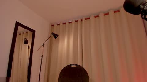 Snapshot of nicolette_tay chatting on February 19, 6:43 pm Nicol  online show from February 19, 6:43 pm