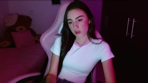 Snapshot of nicoll_28 chatting on July 5, 1:56 am nicoll_28 online show from July 5, 1:56 am