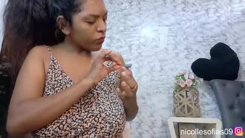 Snapshot of nicolle4 chatting on June 7, 5:27 pm nicolle4 online show from June 7, 5:27 pm