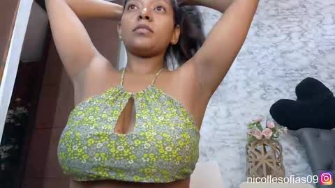 Snapshot of nicolle4 chatting on June 8, 4:29 pm nicolle4 online show from June 8, 4:29 pm