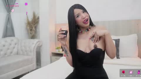 Snapshot of nicolle_alvarez chatting on June 14, 11:45 am Nicolle Alvarez online show from June 14, 11:45 am