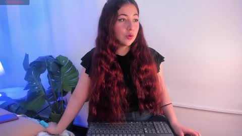 nicolle_evanss_ online show from April 30, 3:57 am