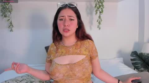 Snapshot of nicolle_evanss_ chatting on May 28, 3:26 am nicolle_evanss_ online show from May 28, 3:26 am