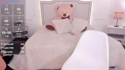 Nicolle online show from December 30, 10:01 pm