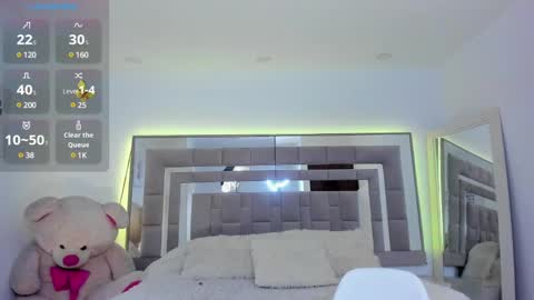 Nicolle online show from January 9, 5:43 pm