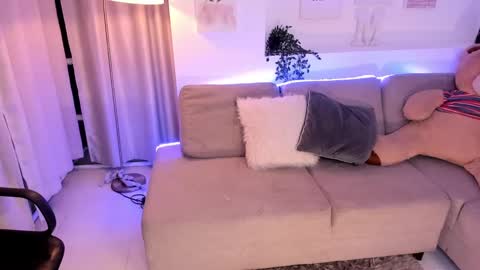 Nicolle online show from February 9, 3:22 am