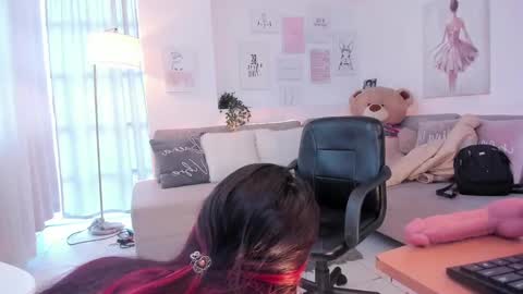 Nicolle online show from February 25, 7:58 pm