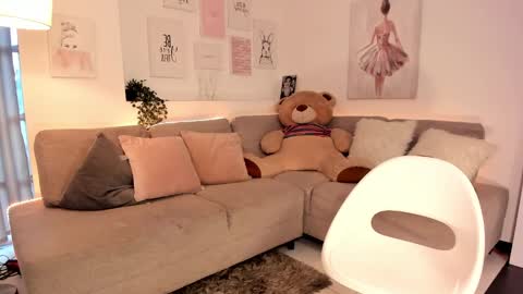 Nicolle online show from March 6, 8:16 pm