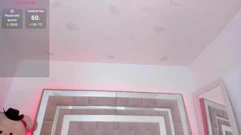 Nicolle online show from December 5, 12:36 pm