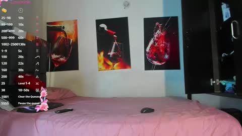 Snapshot of nicolle_hanks1 chatting on March 16, 1:33 am nicolle_hanks1 online show from March 16, 1:33 am