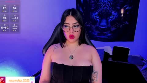 Snapshot of nicolle_ruizz chatting on May 26, 9:44 pm Nicoll online show from May 26, 9:44 pm