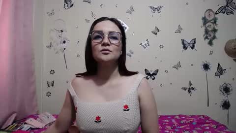 nicolle_sky online show from November 29, 5:05 pm
