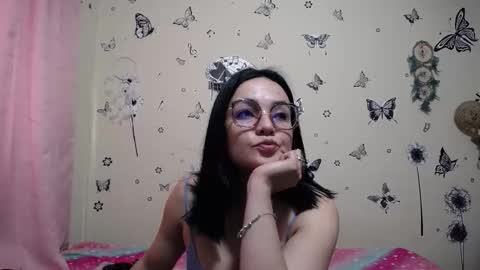nicolle_sky online show from December 17, 12:55 pm
