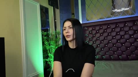 Nicolle online show from December 10, 9:44 am