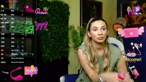 Snapshot of nicollepalmer chatting on June 4, 9:15 am Nicolle online show from June 4, 9:15 am