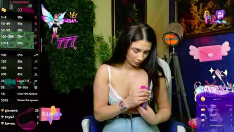 Snapshot of nicollepalmer chatting on June 6, 2:33 pm Nicolle online show from June 6, 2:33 pm