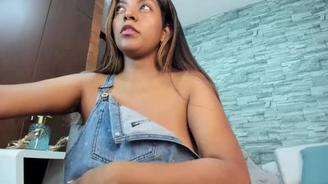 nicollesofia3 online show from March 8, 12:11 am