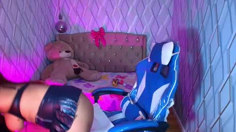 Nicolle Miley online show from January 10, 4:36 am