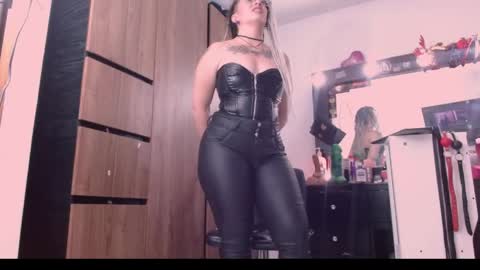 Snapshot of nicolmiss chatting on May 13, 6:27 pm nicolmiss online show from May 13, 6:27 pm