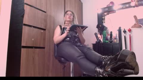 Snapshot of nicolmiss chatting on May 15, 10:50 pm nicolmiss online show from May 15, 10:50 pm