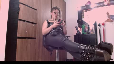 Snapshot of nicolmiss chatting on May 15, 11:34 pm nicolmiss online show from May 15, 11:34 pm