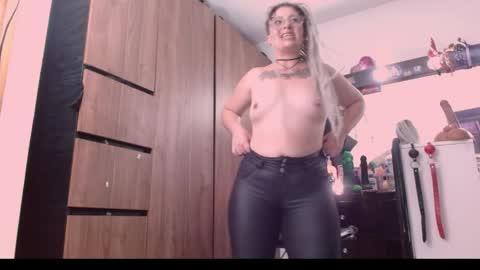 Snapshot of nicolmiss chatting on May 15, 11:56 pm nicolmiss online show from May 15, 11:56 pm