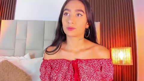 Snapshot of nicolqueen_ chatting on May 8, 11:15 am NICOL online show from May 8, 11:15 am