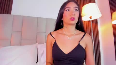 Snapshot of nicolqueen_ chatting on June 2, 11:23 am NICOL online show from June 2, 11:23 am