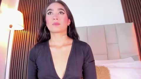 Snapshot of nicolqueen_ chatting on August 3, 11:15 am NICOL online show from August 3, 11:15 am
